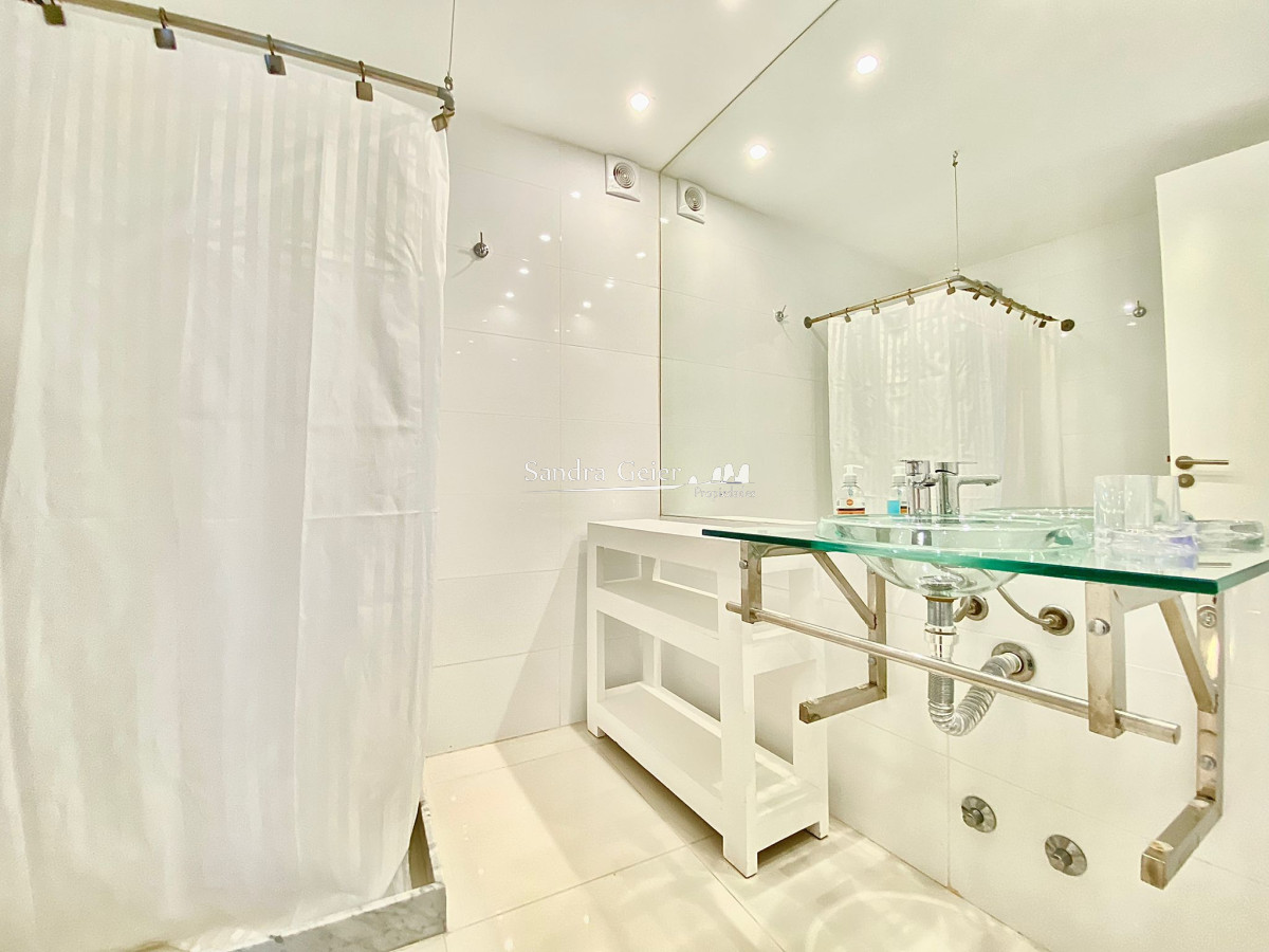 Apartamento ID.2232 - Apartamento en Venta en Manantiales Dos Dormitorios 