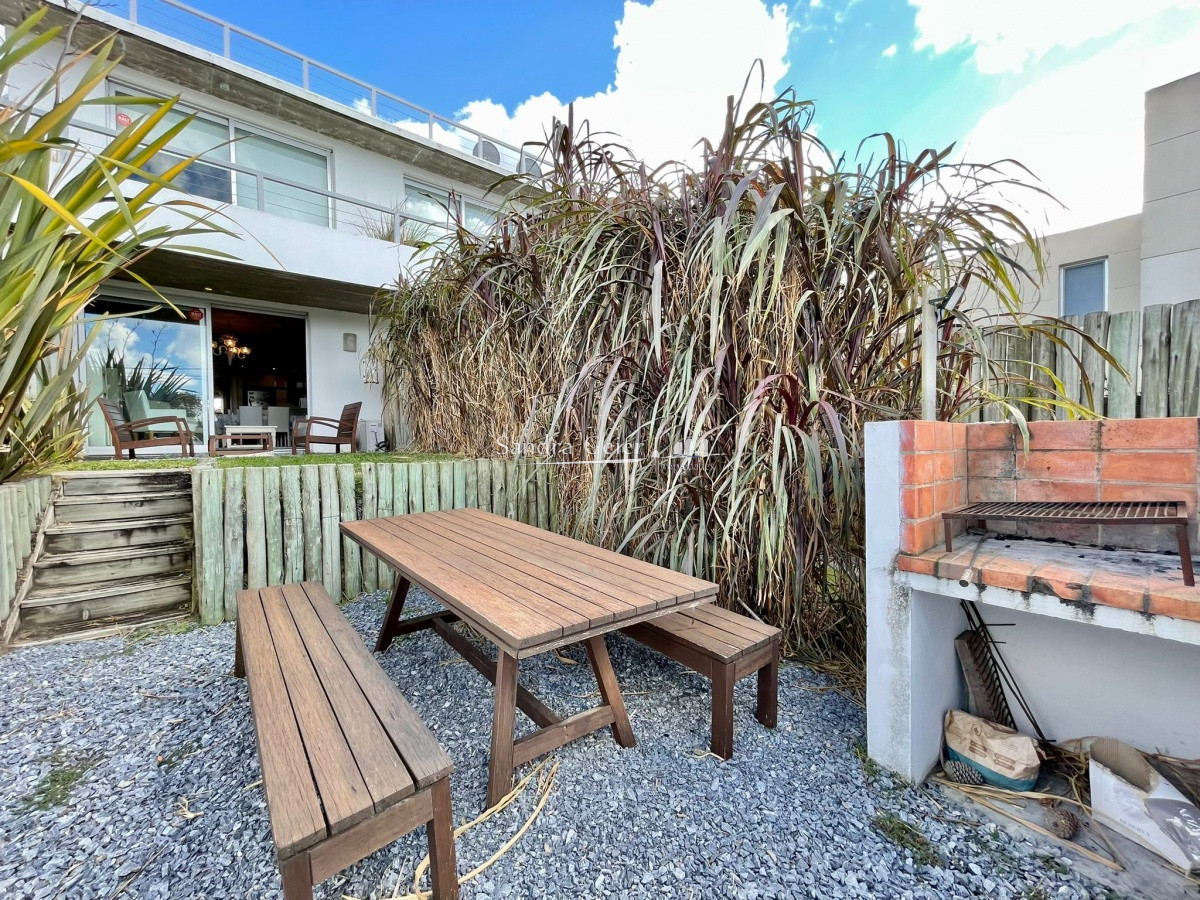Apartamento ID.2233 - Apartamento en Venta Tres Dormitorios Manantiales a tres cuadras de Bikini Beach 