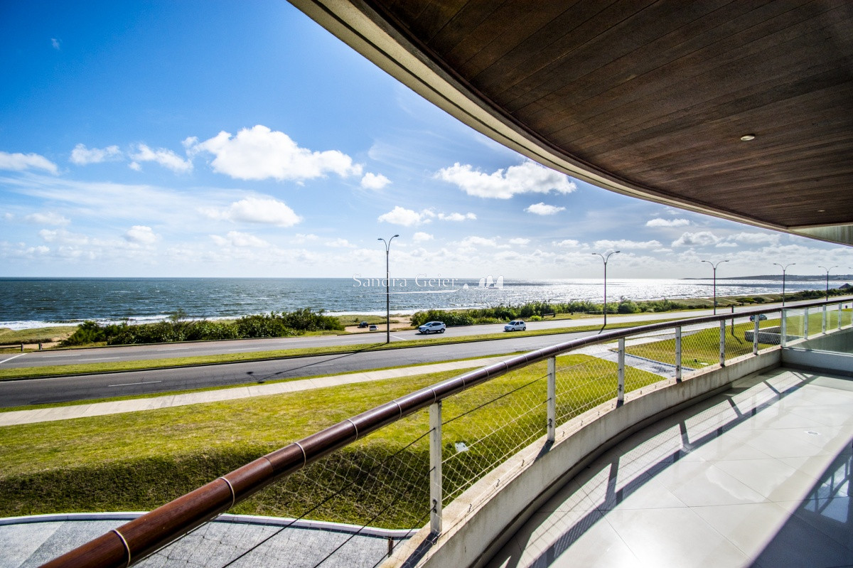 Apartamento ID.2291 - Apartamento Primera Fila Playa Mansa + Venta
