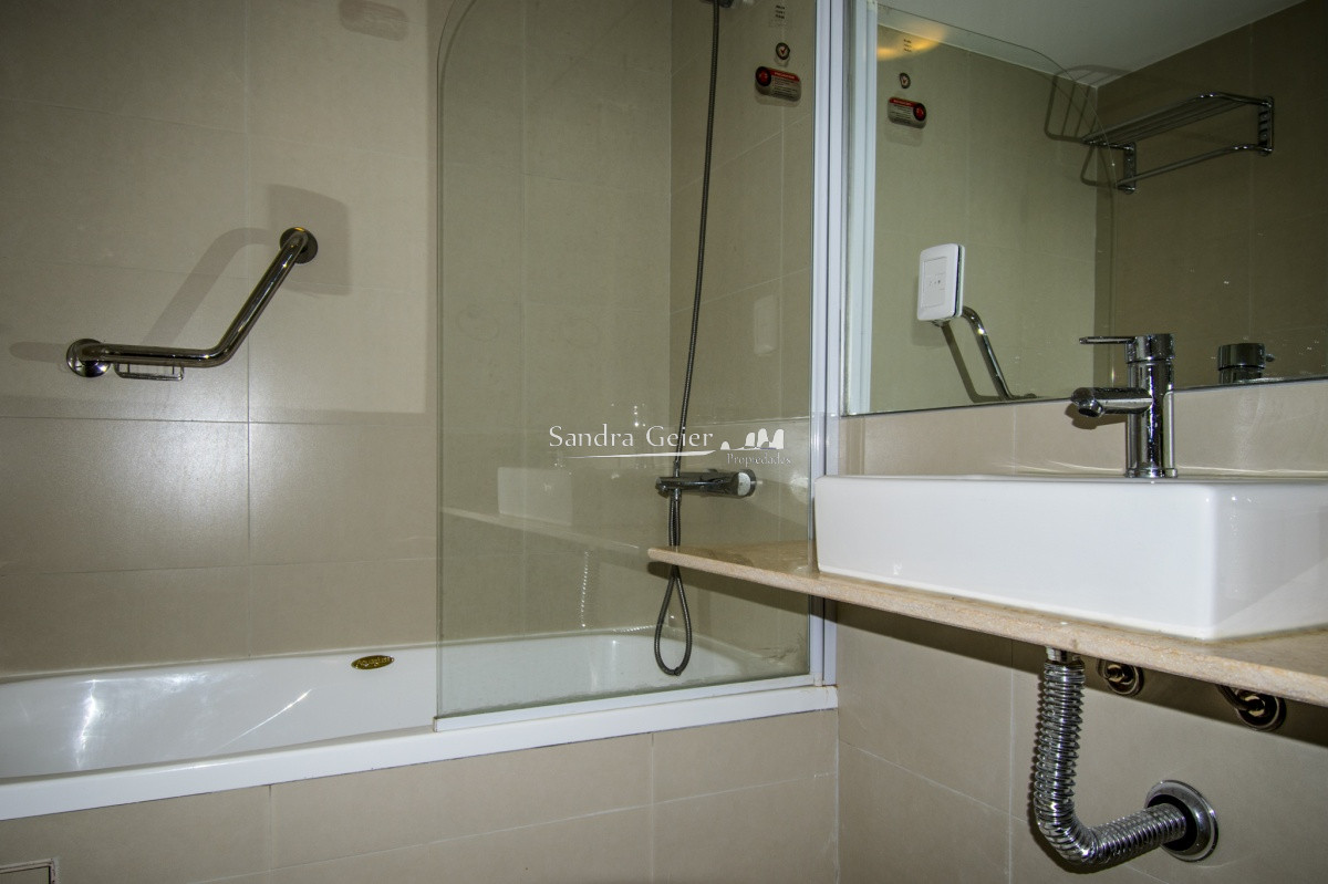 Apartamento ID.2291 - Apartamento Primera Fila Playa Mansa + Venta