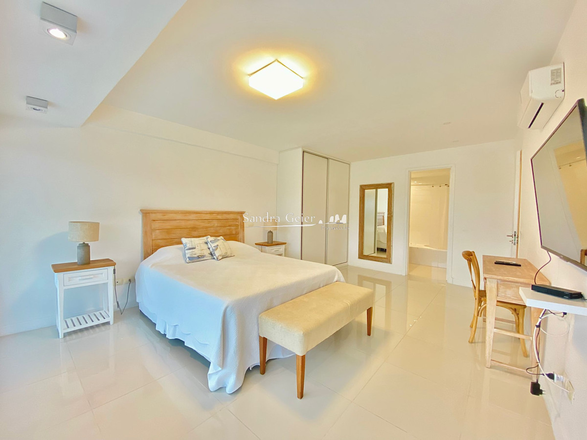 Apartamento ID.2232 - Apartamento en Venta en Manantiales Dos Dormitorios 