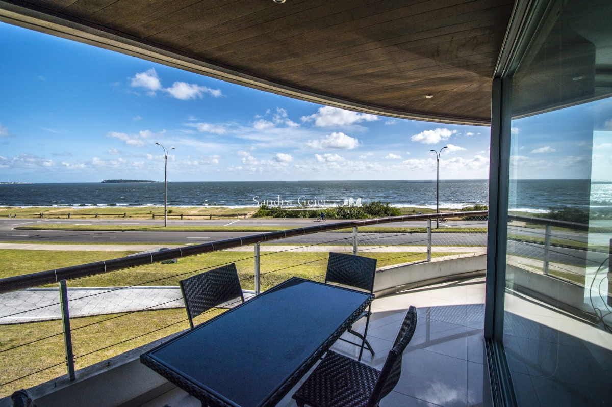 Apartamento ID.2291 - Apartamento Primera Fila Playa Mansa + Venta