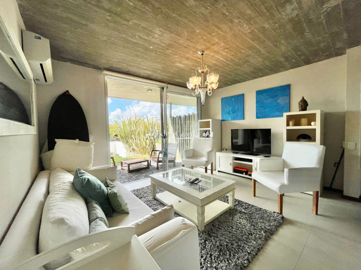 Apartamento ID.2233 - Apartamento en Venta Tres Dormitorios Manantiales a tres cuadras de Bikini Beach 