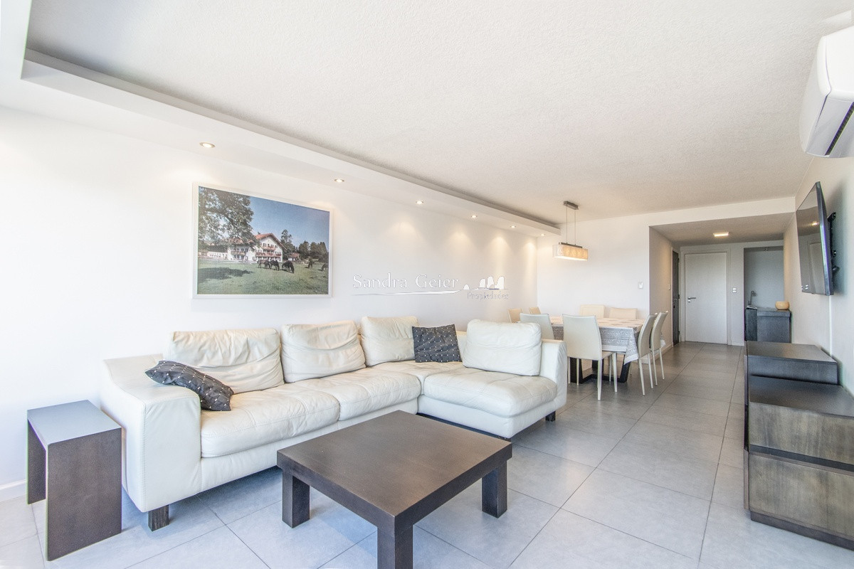 Apartamento ID.1968 - Apartamento en venta frente al mar, Punta del Este.