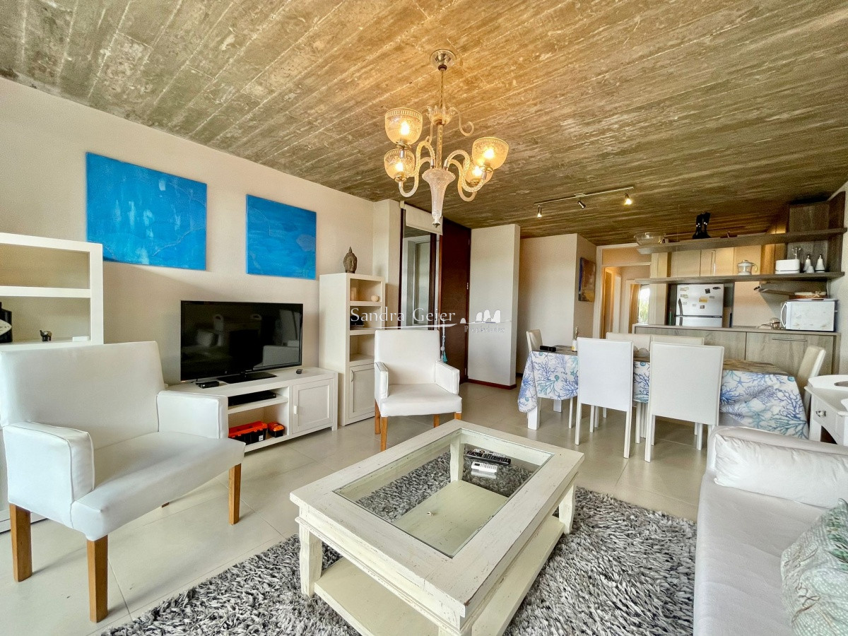 Apartamento ID.2233 - Apartamento en Venta Tres Dormitorios Manantiales a tres cuadras de Bikini Beach 