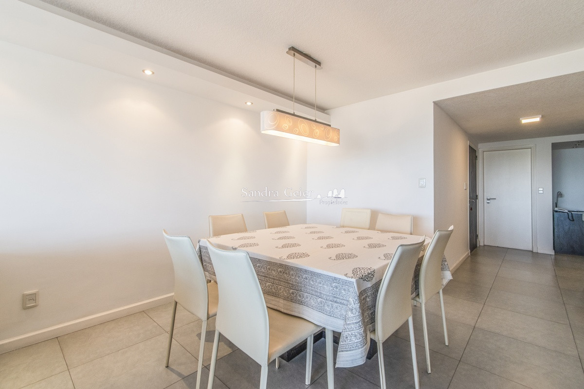 Apartamento ID.1968 - Apartamento en venta frente al mar, Punta del Este.