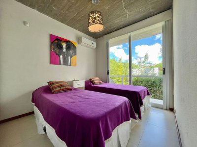 Apartamento ID.2233 - Apartamento en Venta Tres Dormitorios Manantiales a tres cuadras de Bikini Beach 