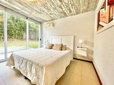 Apartamento ID.2233 - Apartamento en Venta Tres Dormitorios Manantiales a tres cuadras de Bikini Beach 