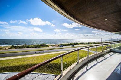 Apartamento ID.2291 - Apartamento Primera Fila Playa Mansa + Venta
