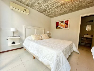 Apartamento ID.2233 - Apartamento en Venta Tres Dormitorios Manantiales a tres cuadras de Bikini Beach 