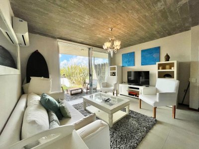 Apartamento ID.2233 - Apartamento en Venta Tres Dormitorios Manantiales a tres cuadras de Bikini Beach 