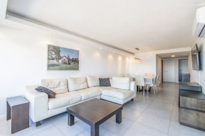 Apartamento ID.1968 - Apartamento en venta frente al mar, Punta del Este.