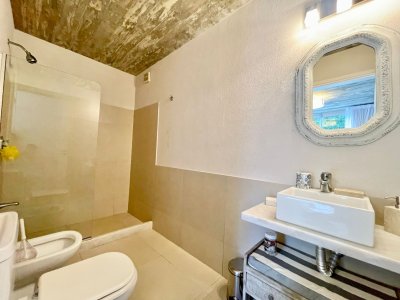 Apartamento ID.2233 - Apartamento en Venta Tres Dormitorios Manantiales a tres cuadras de Bikini Beach 