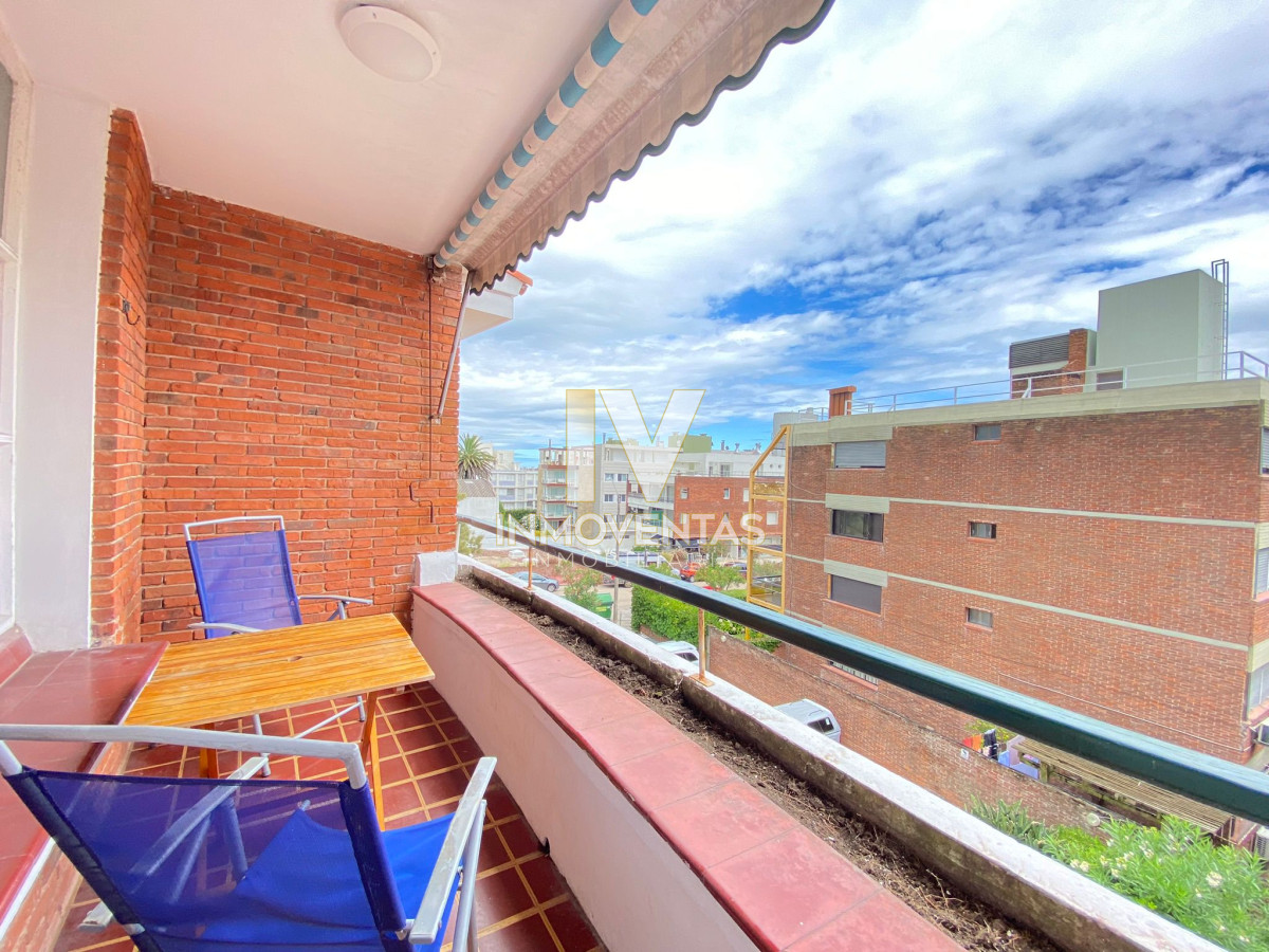 Apartamento en Peninsula Tres Dormitorios - IEV4755A