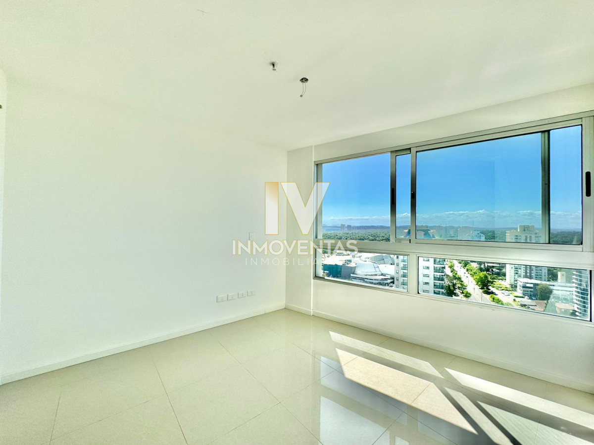 Apartamento ID.4455 - Apartamento de tres dormitorios en venta en Roosevelt, Punta del Este