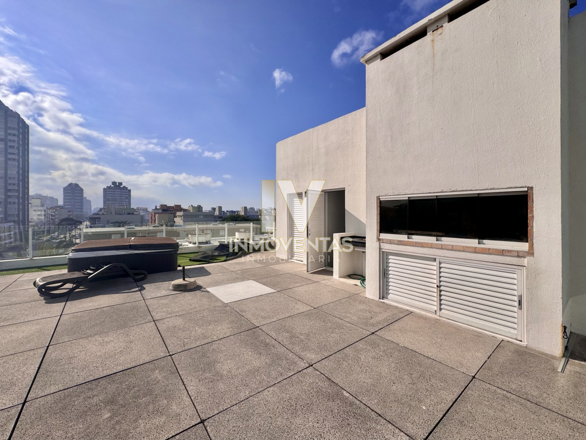 Apartamento ID.4450 - Apartamento en Venta de Tres Dormitorios en Peninsula 