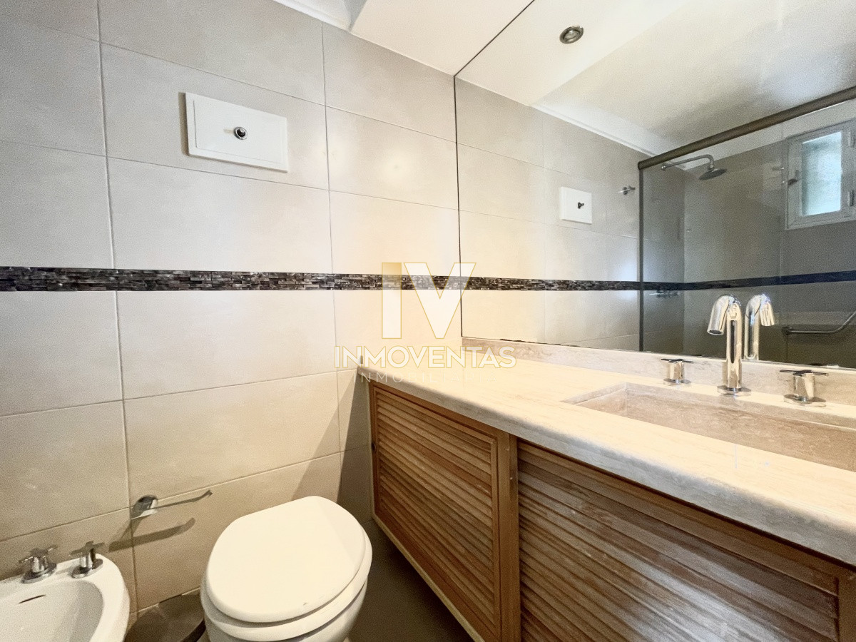 Apartamento ID.4559 - Fontemar Punta del Este Apartamento de 4 dormitorios con vista al puerto en venta