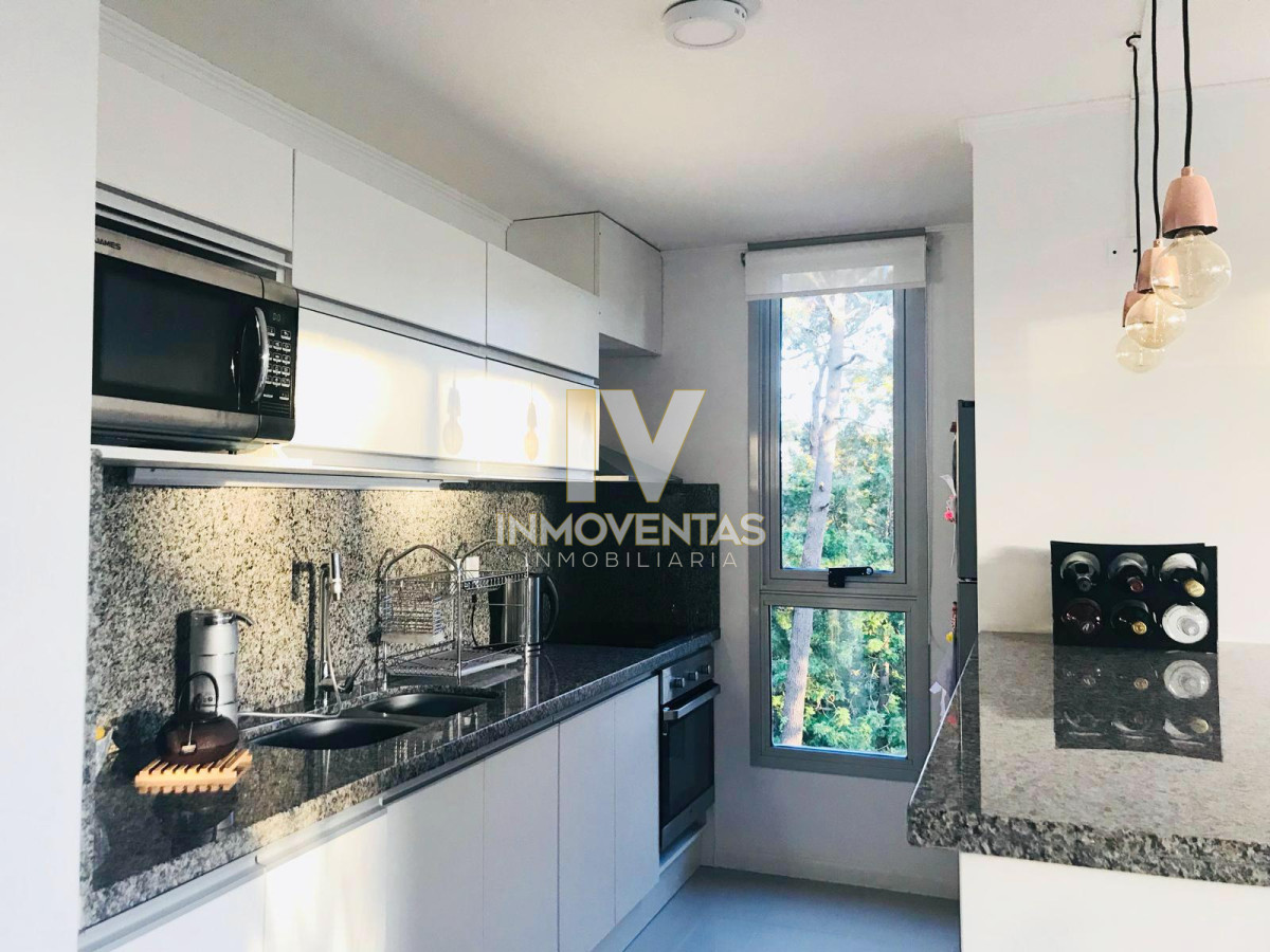 Apartamento ID.1336 - Moderno Apartamento de Dos Dormitorios con Balcón en Venta - Punta del Este