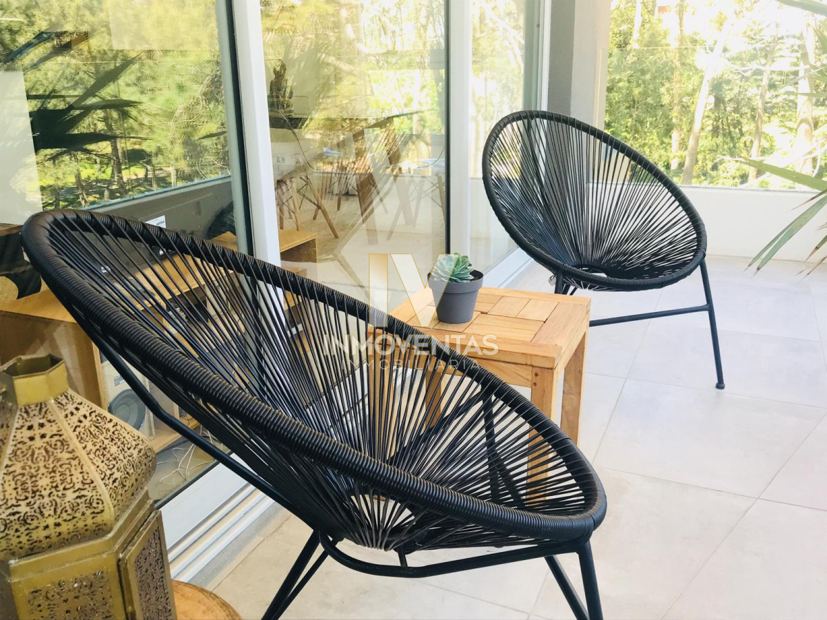 Apartamento ID.1336 - Moderno Apartamento de Dos Dormitorios con Balcón en Venta - Punta del Este