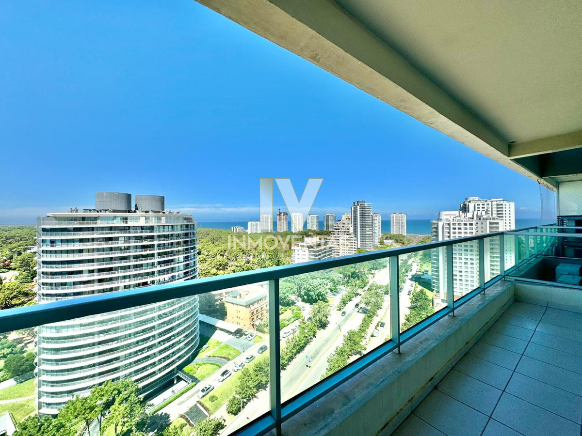 Apartamento ID.4454 - Apartamento de tres dormitorios en venta en Roosevelt, Punta del Este