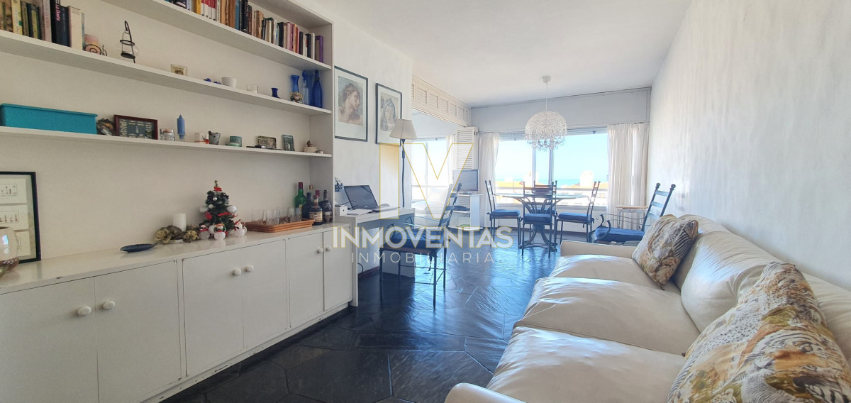 Apartamento ID.4625 - Venta departamento dos dormitorios con garage Península Punta del Este