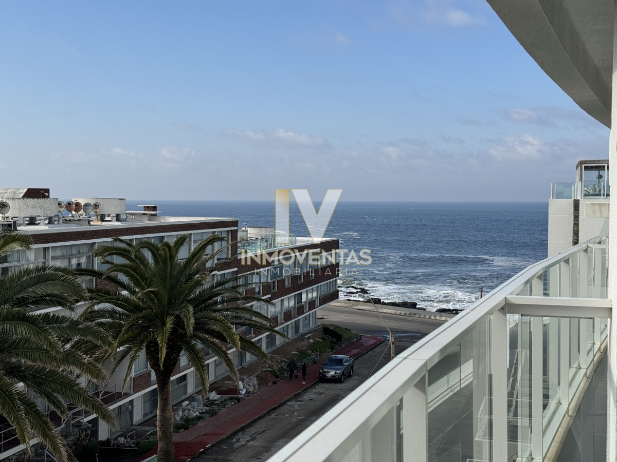 Apartamento ID.4450 - Apartamento en Venta de Tres Dormitorios en Peninsula 