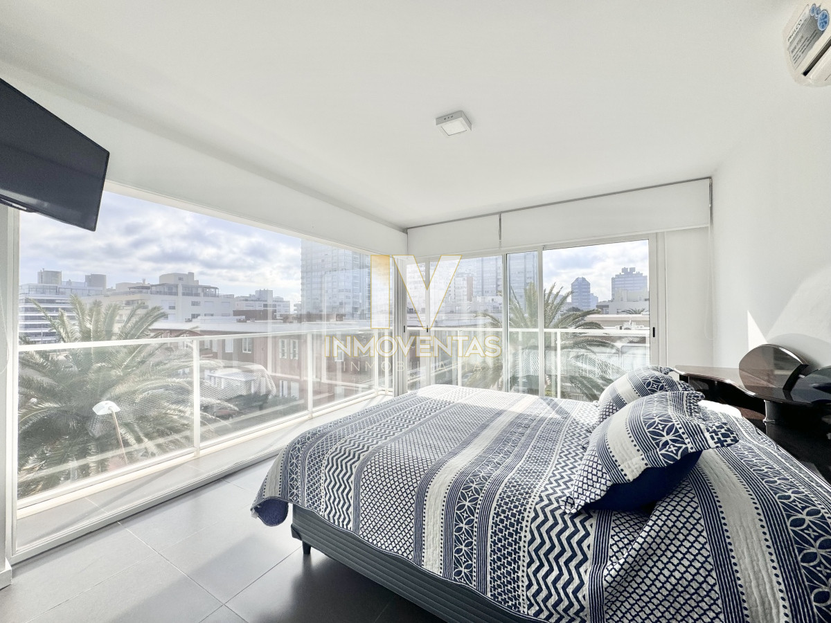 Apartamento ID.4450 - Apartamento en Venta de Tres Dormitorios en Peninsula 