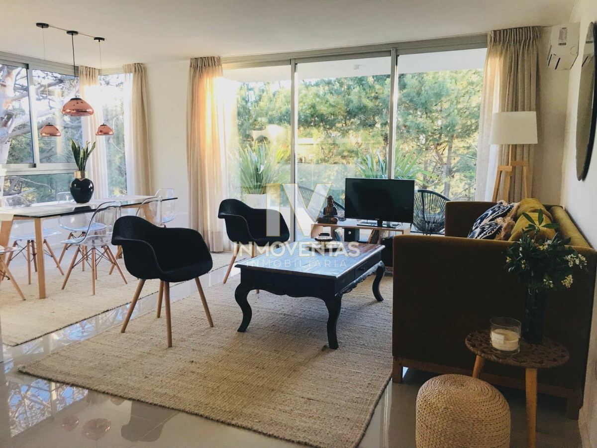 Apartamento ID.1336 - Moderno Apartamento de Dos Dormitorios con Balcón en Venta - Punta del Este