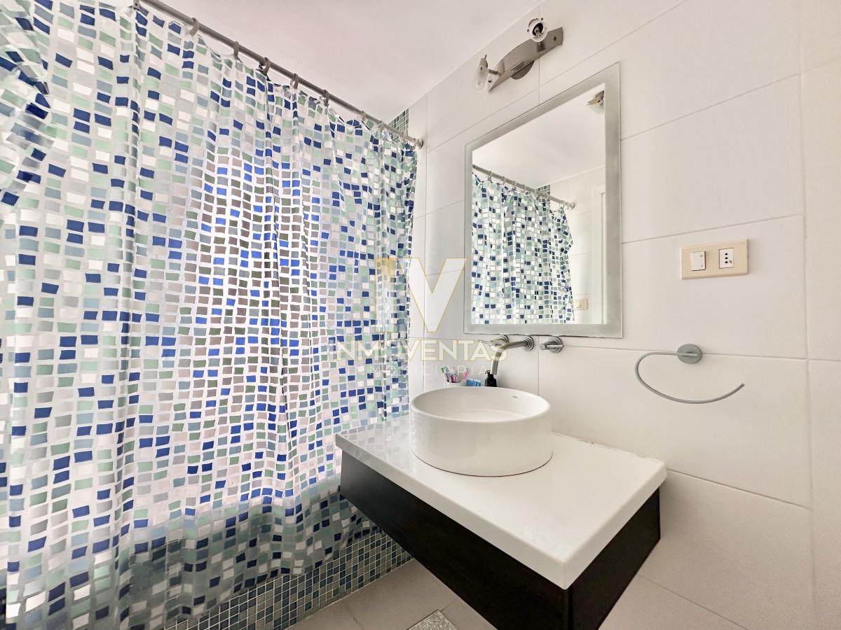 Apartamento ID.4451 - Apartamento de tres dormitorios con Parrillero propio en venta, Playa Brava, Punta del Este.