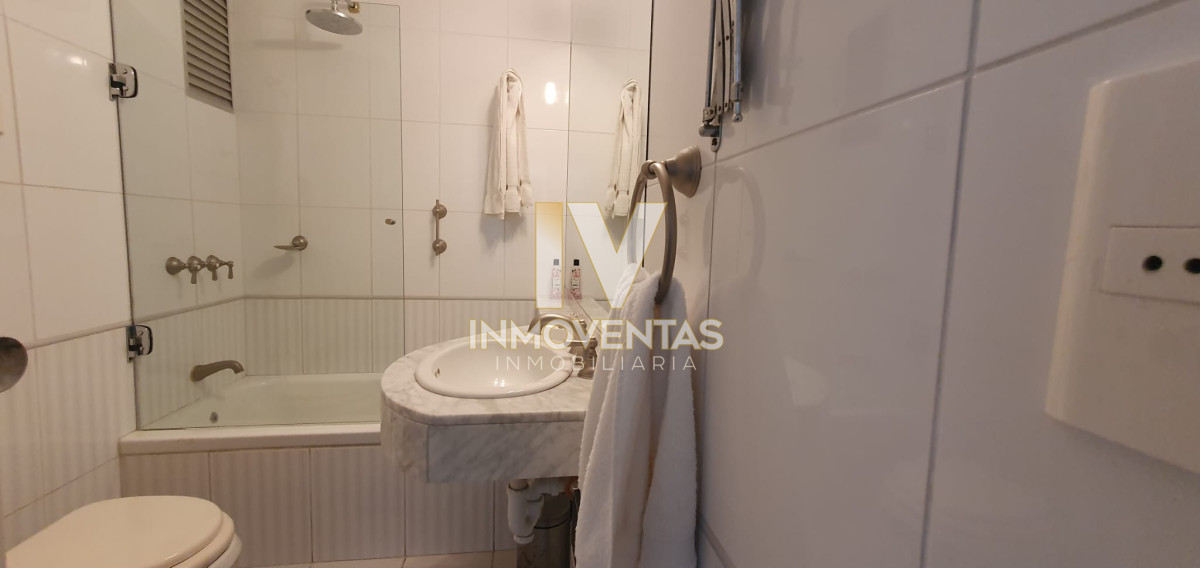 Apartamento ID.4625 - Venta departamento dos dormitorios con garage Península Punta del Este