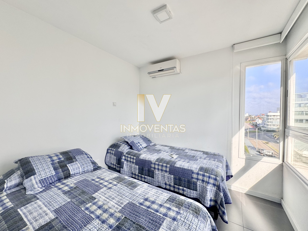 Apartamento ID.4450 - Apartamento en Venta de Tres Dormitorios en Peninsula 