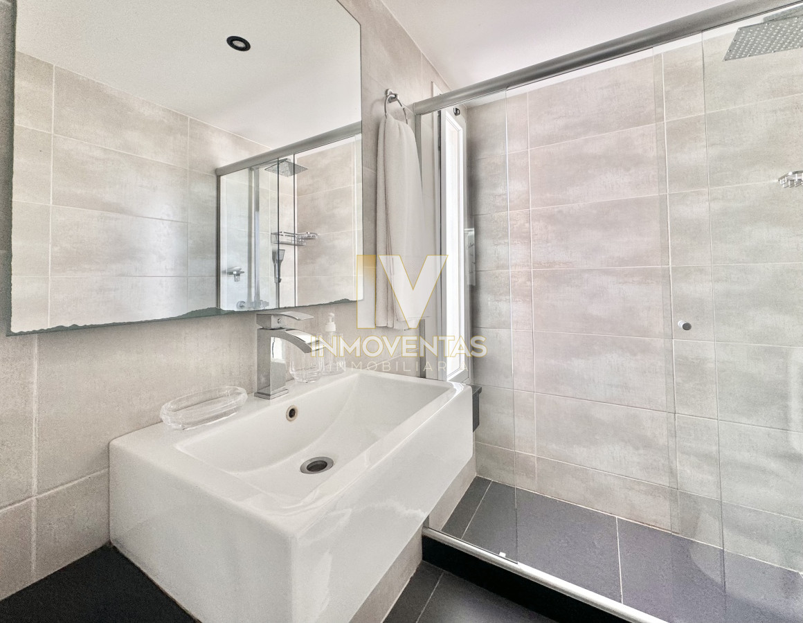 Apartamento ID.4450 - Apartamento en Venta de Tres Dormitorios en Peninsula 