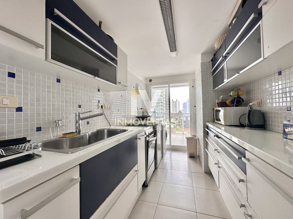 Apartamento ID.4451 - Apartamento de tres dormitorios con Parrillero propio en venta, Playa Brava, Punta del Este.