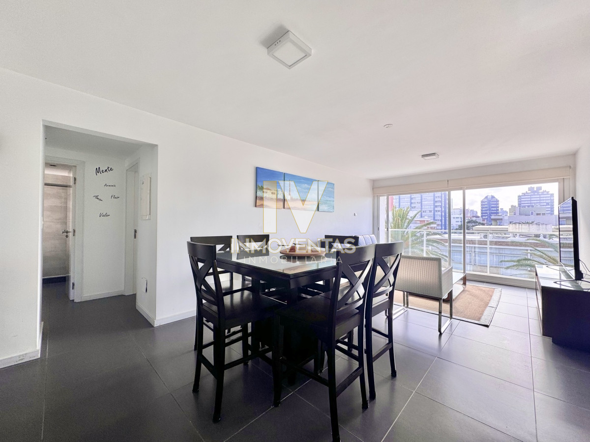 Apartamento ID.4450 - Apartamento en Venta de Tres Dormitorios en Peninsula 