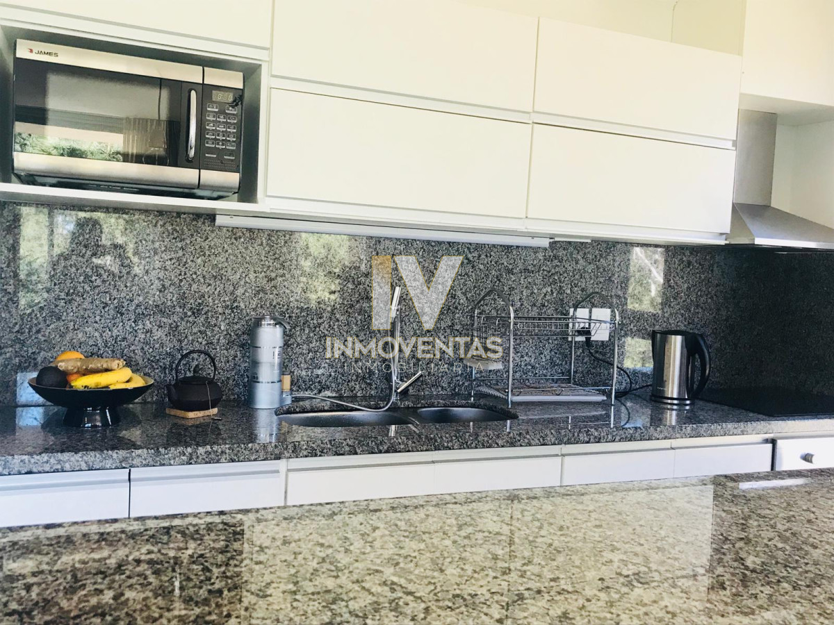 Apartamento ID.1336 - Moderno Apartamento de Dos Dormitorios con Balcón en Venta - Punta del Este