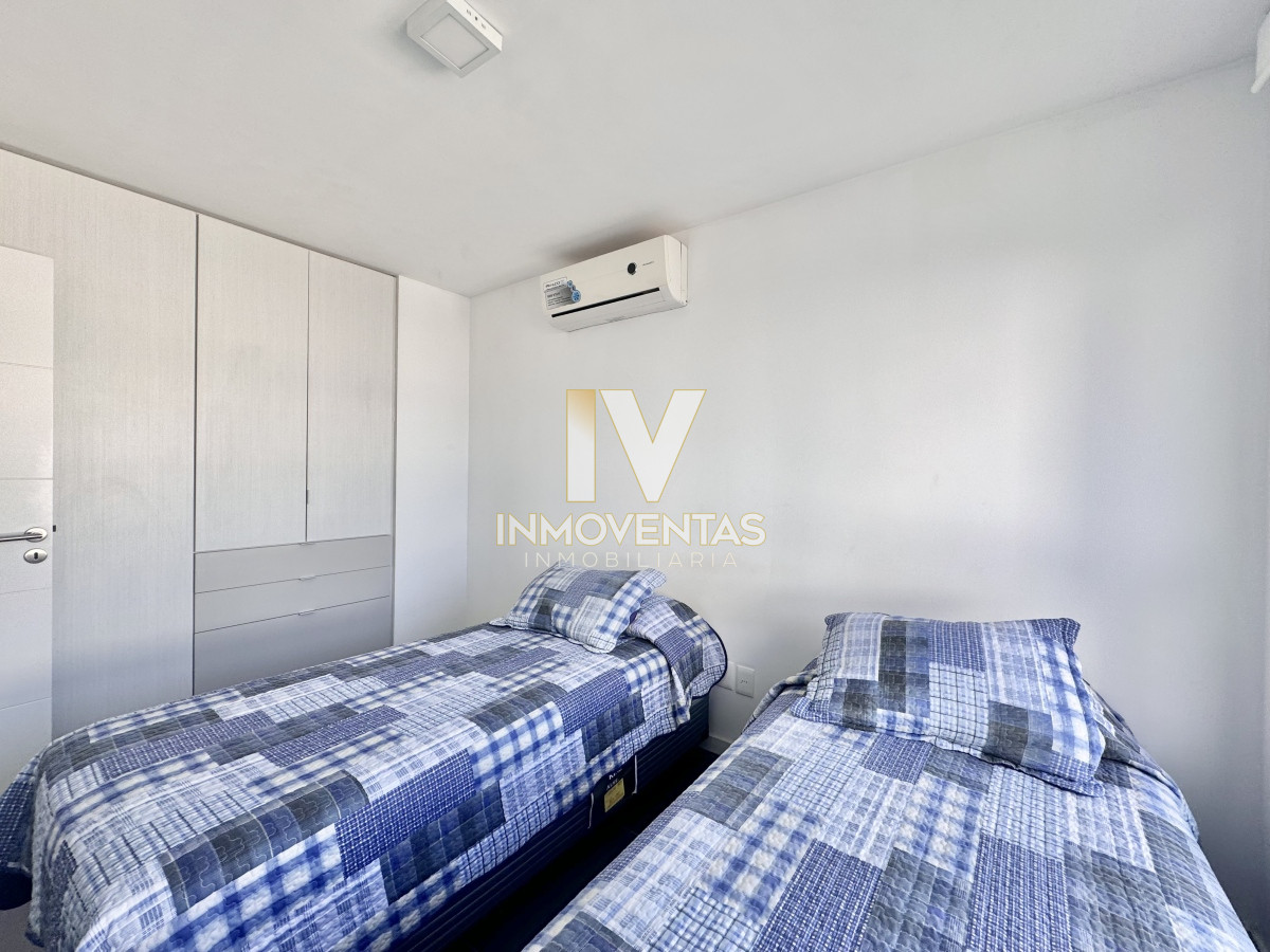 Apartamento ID.4450 - Apartamento en Venta de Tres Dormitorios en Peninsula 