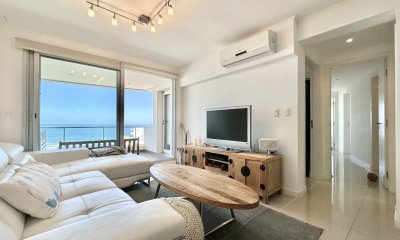 Apartamento de tres dormitorios con vista al mar en venta, Punta del Este