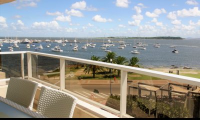Divino apartamento Pent House en venta con vista al Puerto