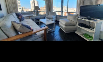 Venta departamento dos dormitorios con garage Península Punta del Este