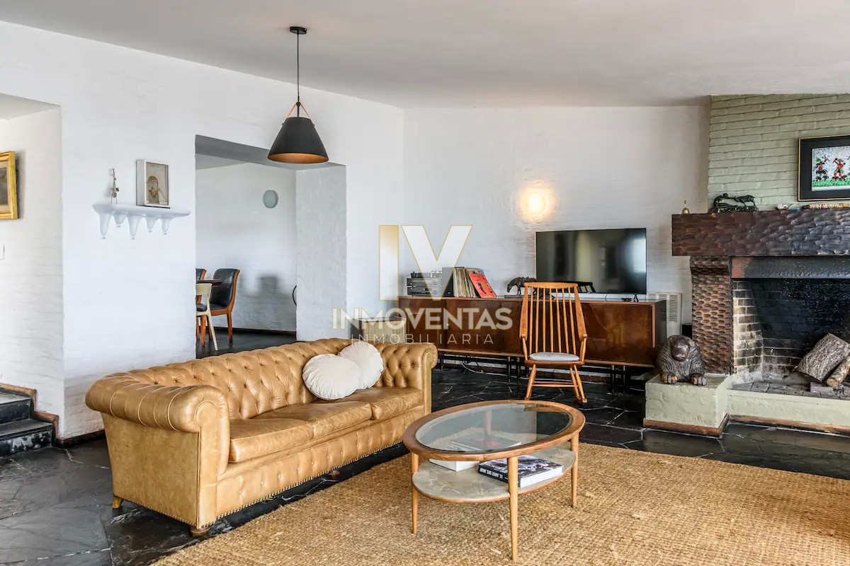 Casa ID.4714 - Casa de seis dormitorios en primera linea frente al mar en Península de Punta del Este