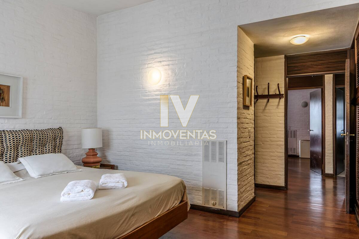 Casa ID.4714 - Casa de seis dormitorios en primera linea frente al mar en Península de Punta del Este