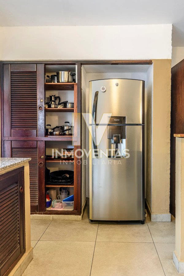 Casa ID.4714 - Casa de seis dormitorios en primera linea frente al mar en Península de Punta del Este