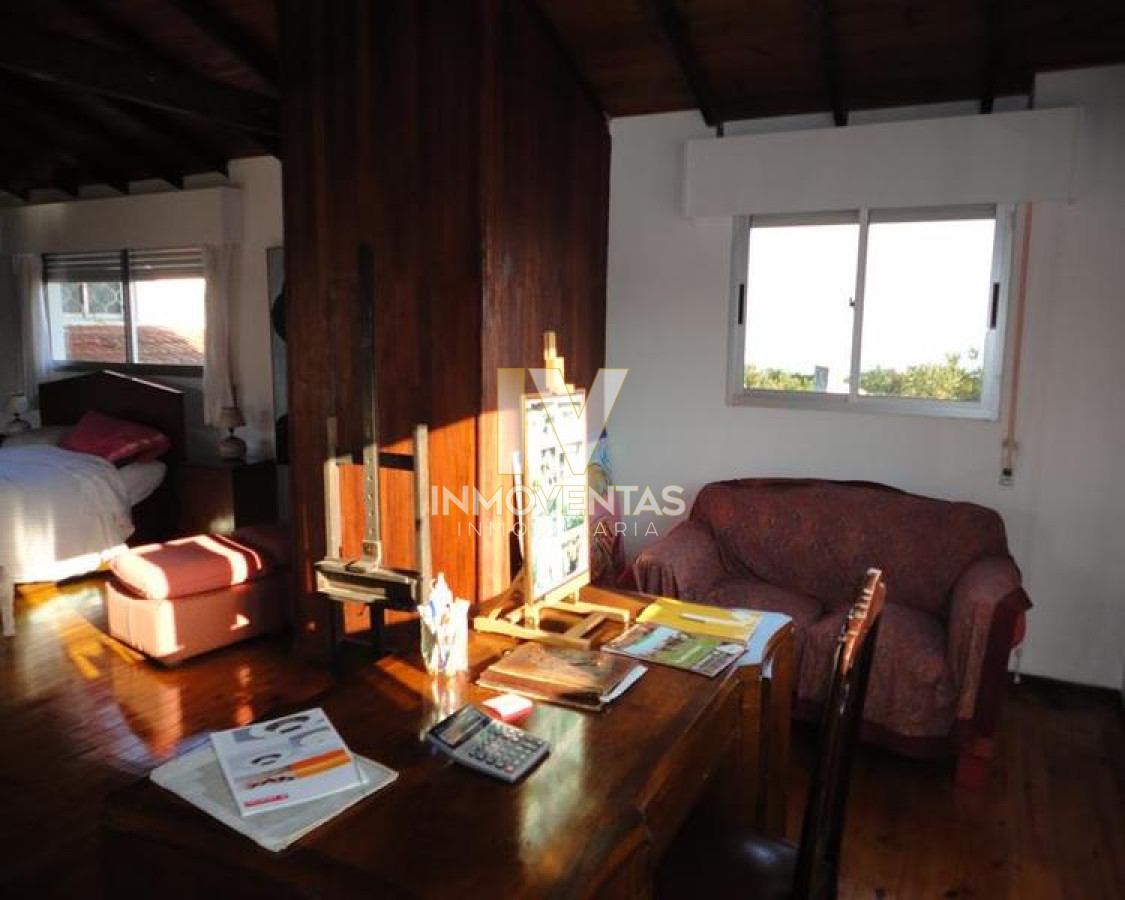 Casa ID.1309 - Venta y alquiler temporario de gran casa en Pinares a una cuadra de la Playa