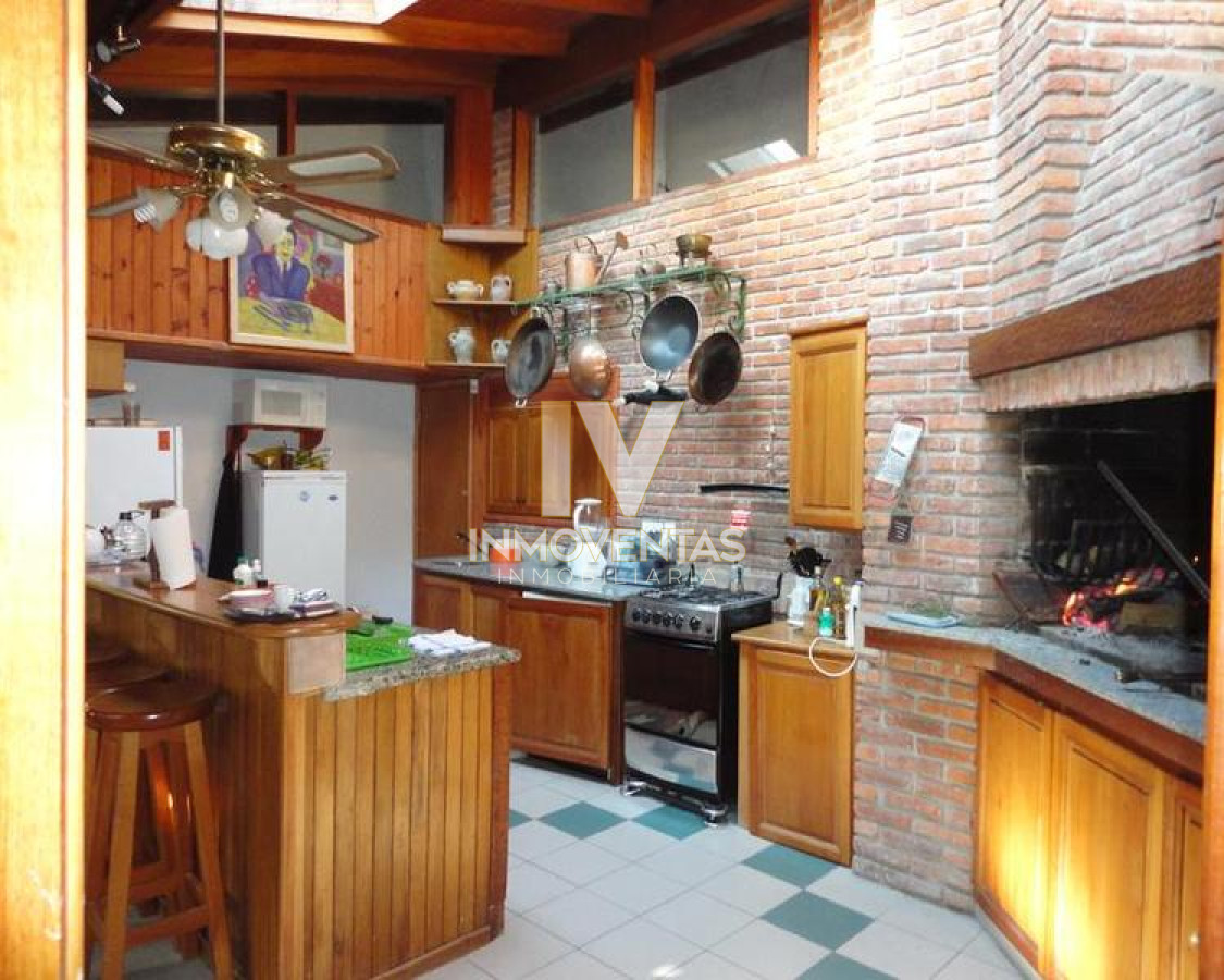 Casa ID.1309 - Venta y alquiler temporario de gran casa en Pinares a una cuadra de la Playa