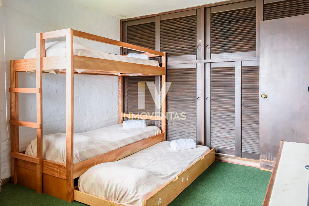 Casa ID.4714 - Casa de seis dormitorios en primera linea frente al mar en Península de Punta del Este