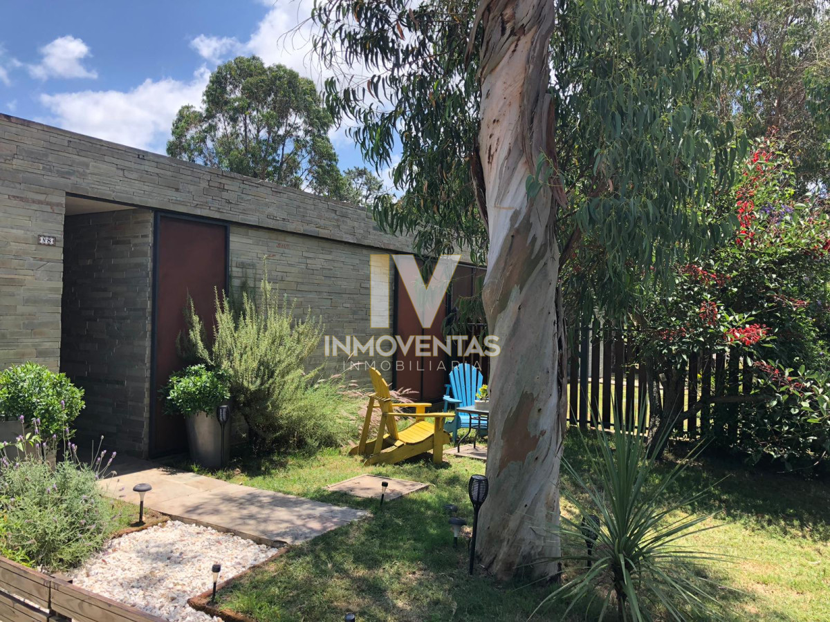 Casa ID.4781 - Casa en Venta de 2 Dormitorios a pocos metros de Playa Mansa - Pinares Punta del Este