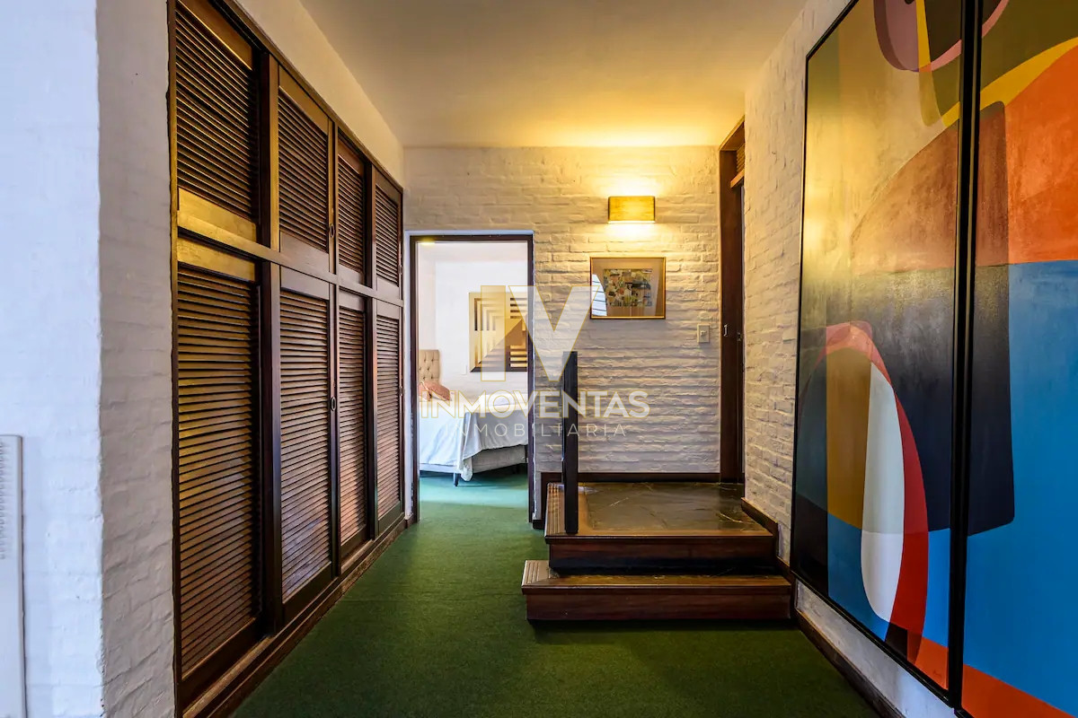 Casa ID.4714 - Casa de seis dormitorios en primera linea frente al mar en Península de Punta del Este