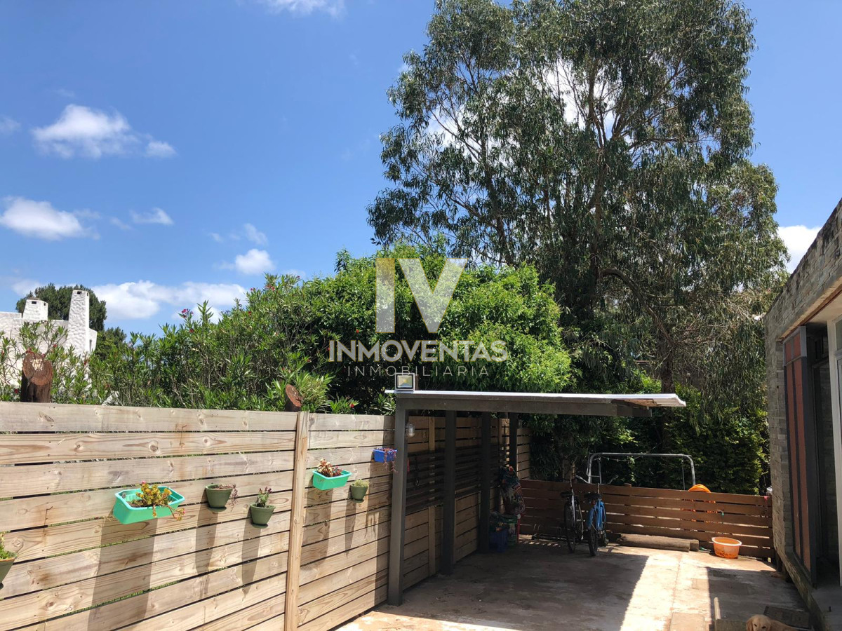 Casa ID.4781 - Casa en Venta de 2 Dormitorios a pocos metros de Playa Mansa - Pinares Punta del Este