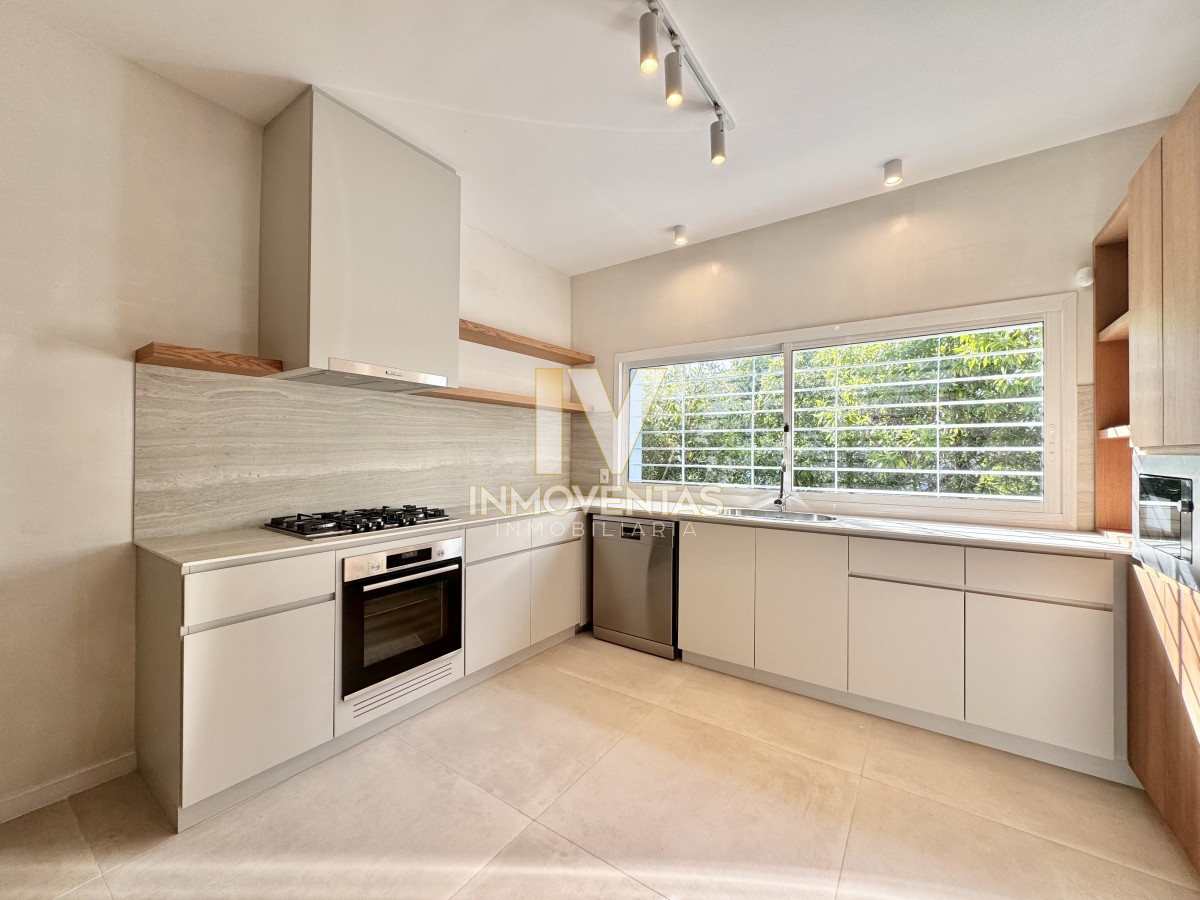 Casa ID.4716 - Casa de 4 dormitorios en venta en Península, Punta del Este.