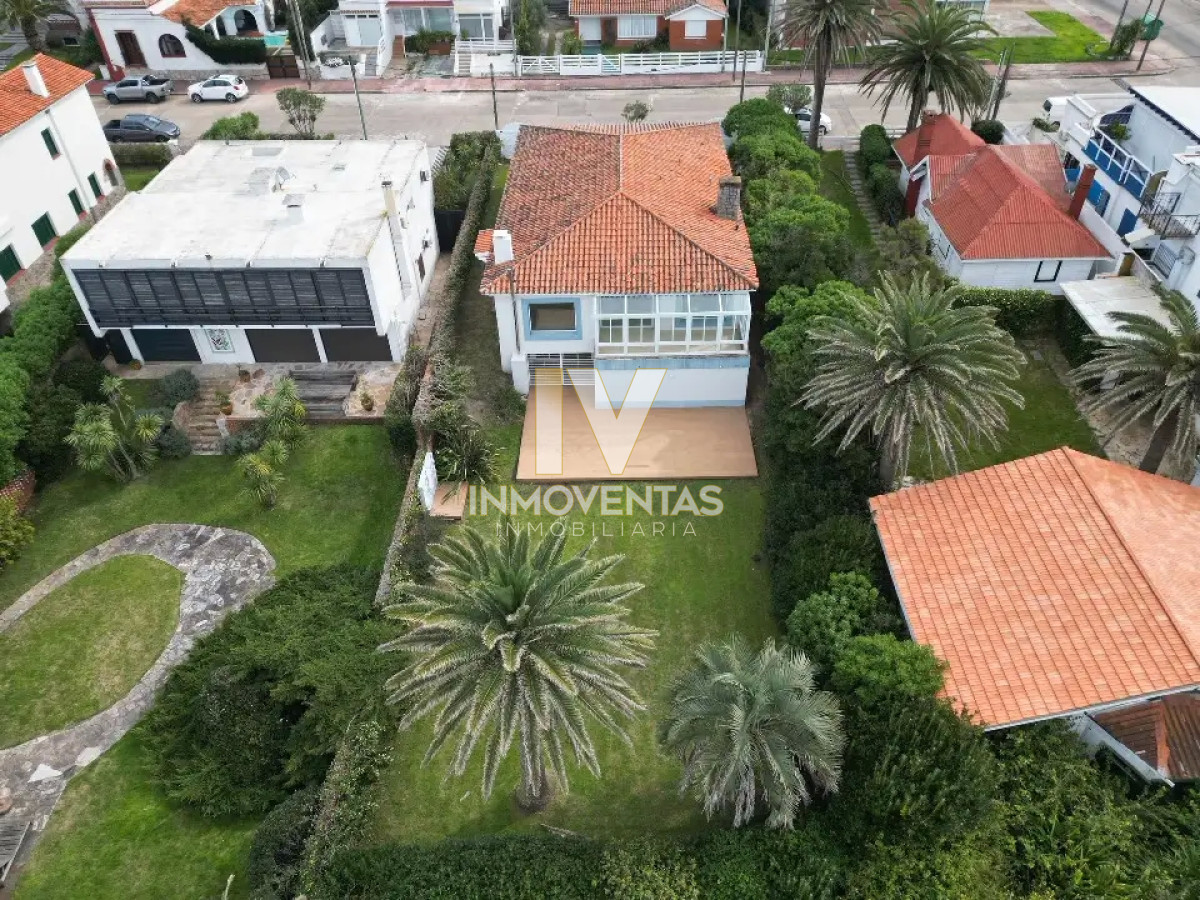Casa ID.4716 - Casa de 4 dormitorios en venta en Península, Punta del Este.